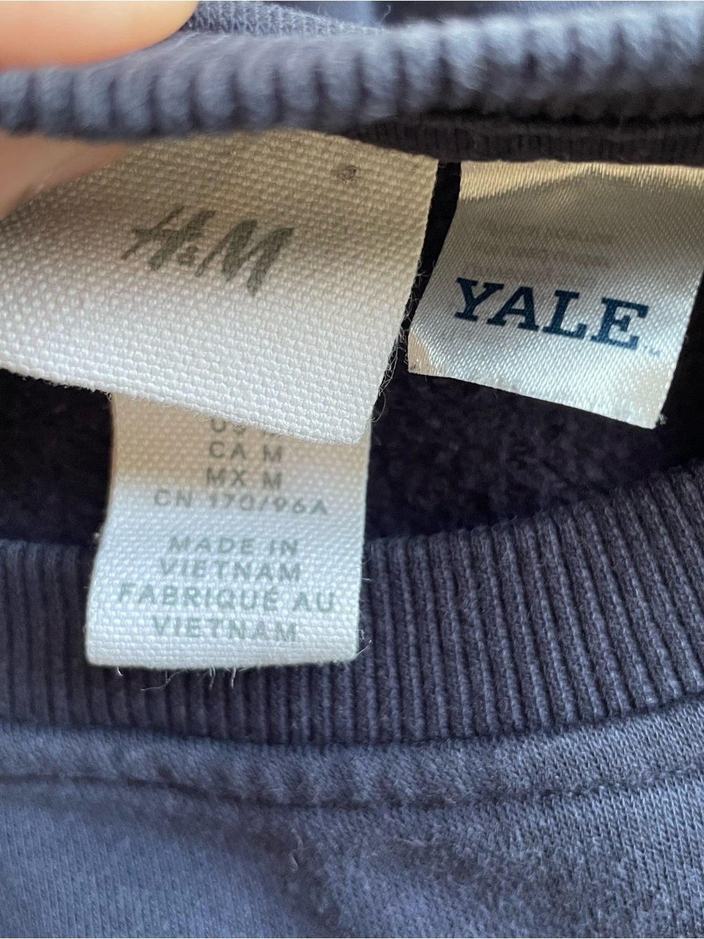 H&M Yale University Navy Crewneck Sweatshirt Women's Size Medium - Picture 4 of 5